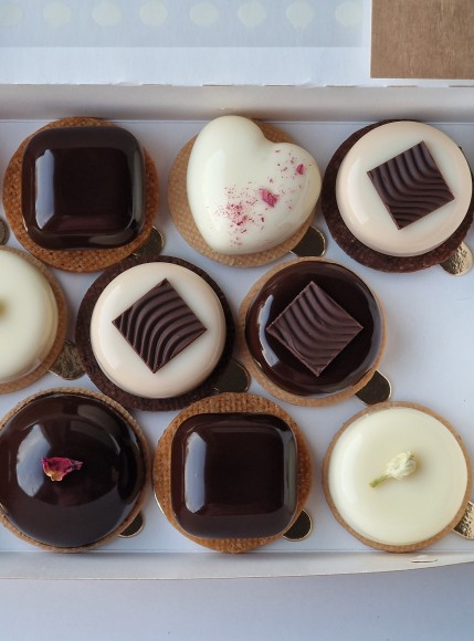 BOX MINI MONOPORCJI  NIESPODZIANKA 8 SZT.