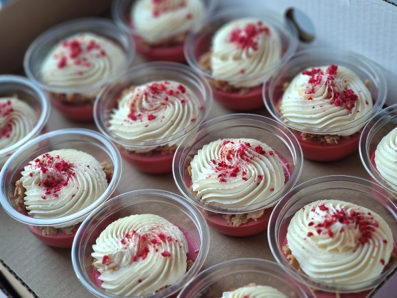 MALINA/BIAŁA CZEKOLADA- deser w kubeczku - BOX 4 sztuki