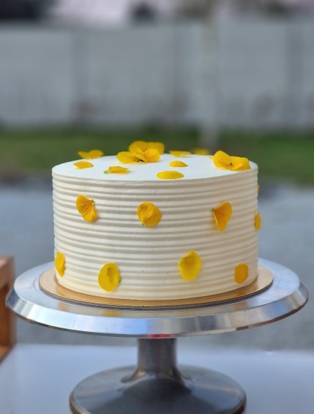 WIELKANOCNY TORT BISZKOPTOWY ADWOKAT-MALINA 160 zł/kg (1)