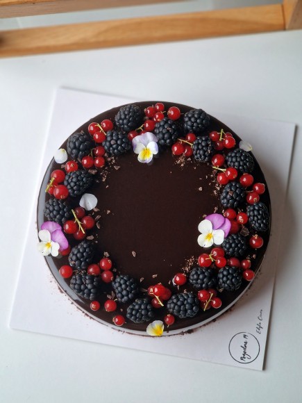 TORT MUSOWY CZEKOLADA / MANGO / MARAKUJA 12-16 porcji (1)