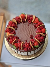 TORT KLASYCZNY BISZKOPTOWY                  150 zł/kg