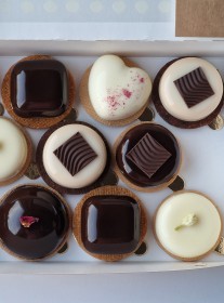 BOX MINI MONOPORCJI  NIESPODZIANKA 8 SZT.