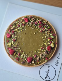 Obrazek dla: TARTA PISTACJOWA Z MALINĄ 